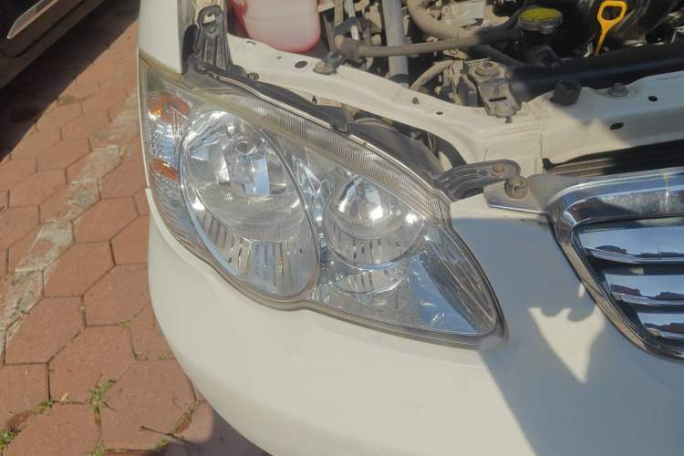 Used BYD F3 2012 Energy-Saving Model 1.5L Manual Comfort Version Right Front Headlight