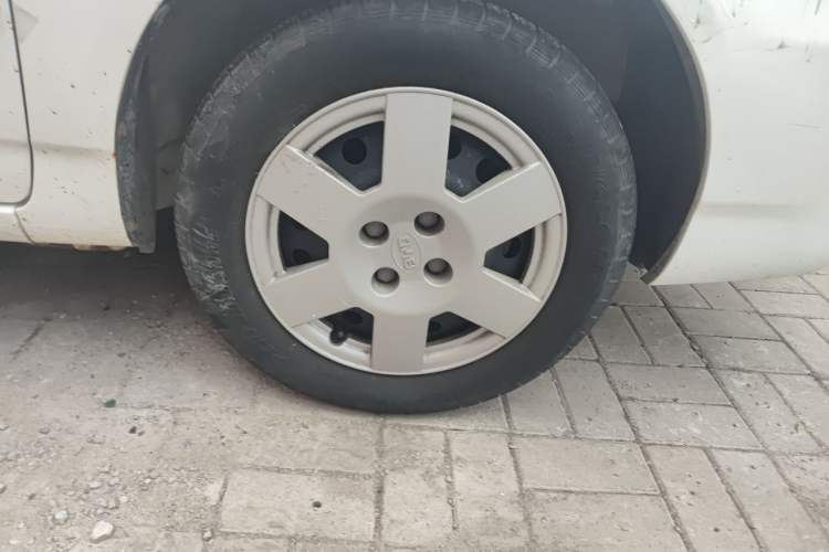 Used BYD F3 2012 Energy-Saving Model 1.5L Manual Comfort Version Right Front Wheel Hub