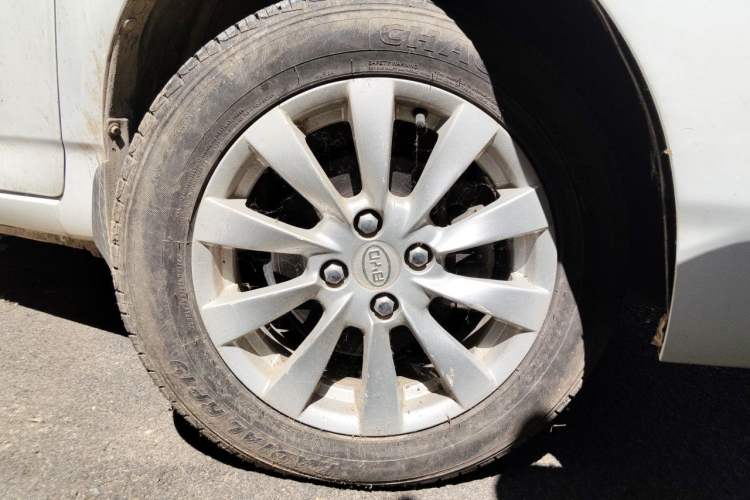Used BYD F3 2012 Energy-Saving Model 1.5L Manual Comfort Version Right Front Wheel Hub