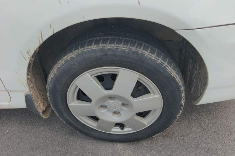 Used BYD F3 2012 Energy-Saving Model 1.5L Manual Comfort Version Right Front Wheel Hub