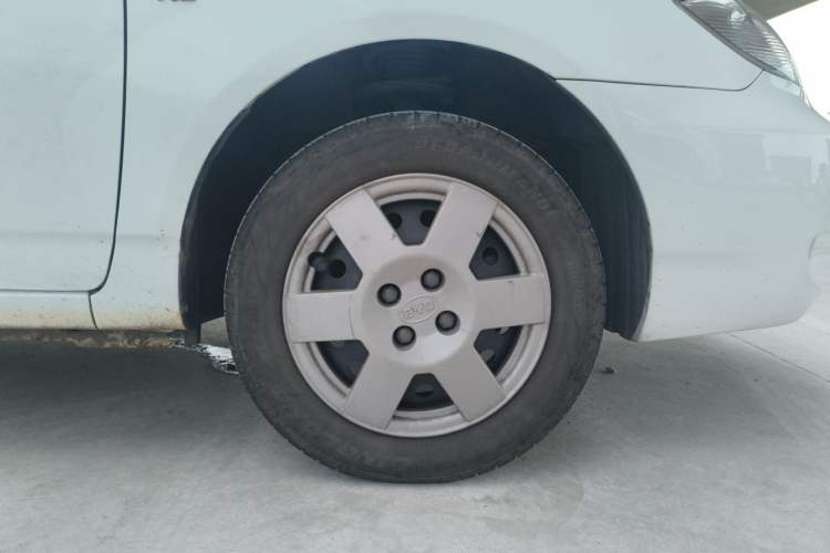 Used BYD F3 2012 Energy-Saving Model 1.5L Manual Comfort Version Right Front Wheel Hub