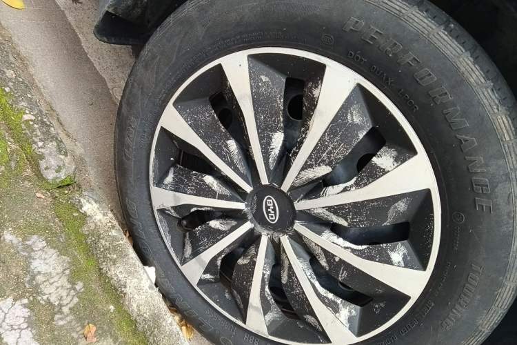Used BYD F3 2012 Energy-Saving Model 1.5L Manual Comfort Version Right Front Wheel Hub