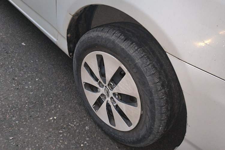 Used BYD F3 2012 Energy-Saving Model 1.5L Manual Comfort Version Right Front Wheel Hub