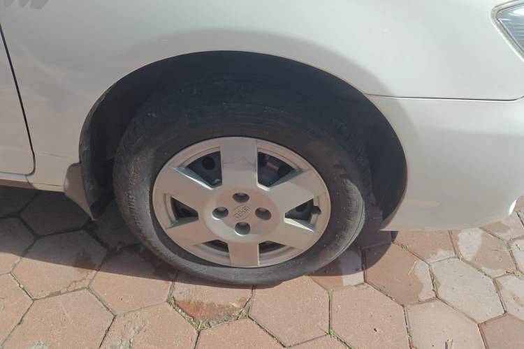 Used BYD F3 2012 Energy-Saving Model 1.5L Manual Comfort Version Right Front Wheel Hub