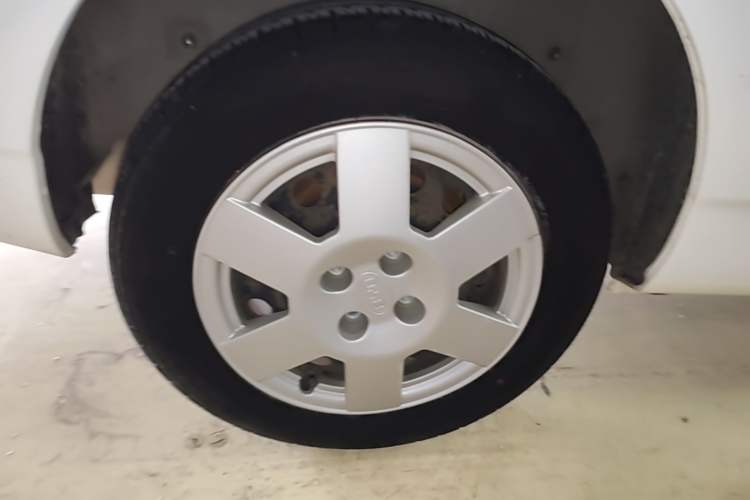 Used BYD F3 2012 Energy-Saving Model 1.5L Manual Comfort Version Right Rear Wheel Hub