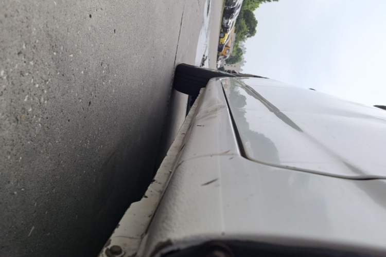 Used BYD F3 2012 Energy-Saving Model 1.5L Manual Comfort Version Right Side Sill