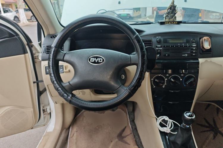 Used BYD F3 2012 Energy-Saving Model 1.5L Manual Comfort Version Steering Wheel