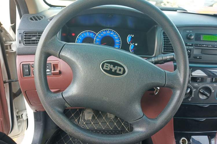 Used BYD F3 2012 Energy-Saving Model 1.5L Manual Comfort Version Steering Wheel