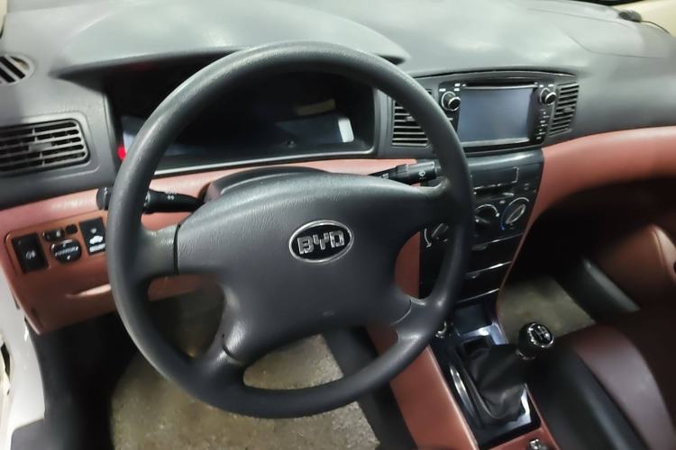 Used BYD F3 2012 Energy-Saving Model 1.5L Manual Comfort Version Steering Wheel