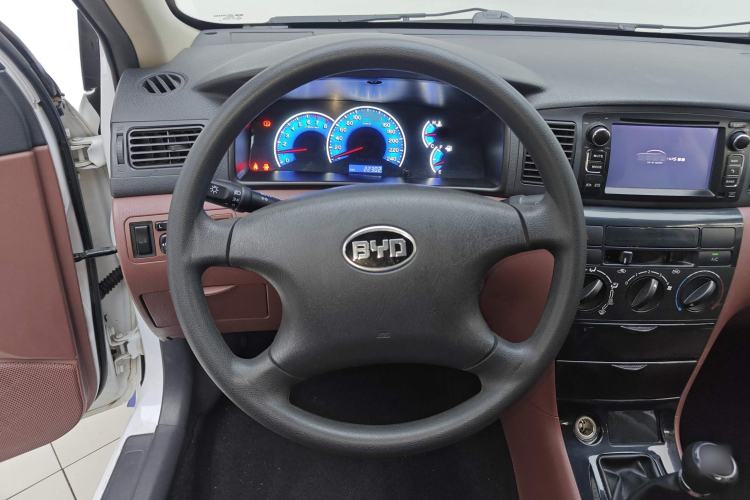 Used BYD F3 2012 Energy-Saving Model 1.5L Manual Comfort Version Steering Wheel