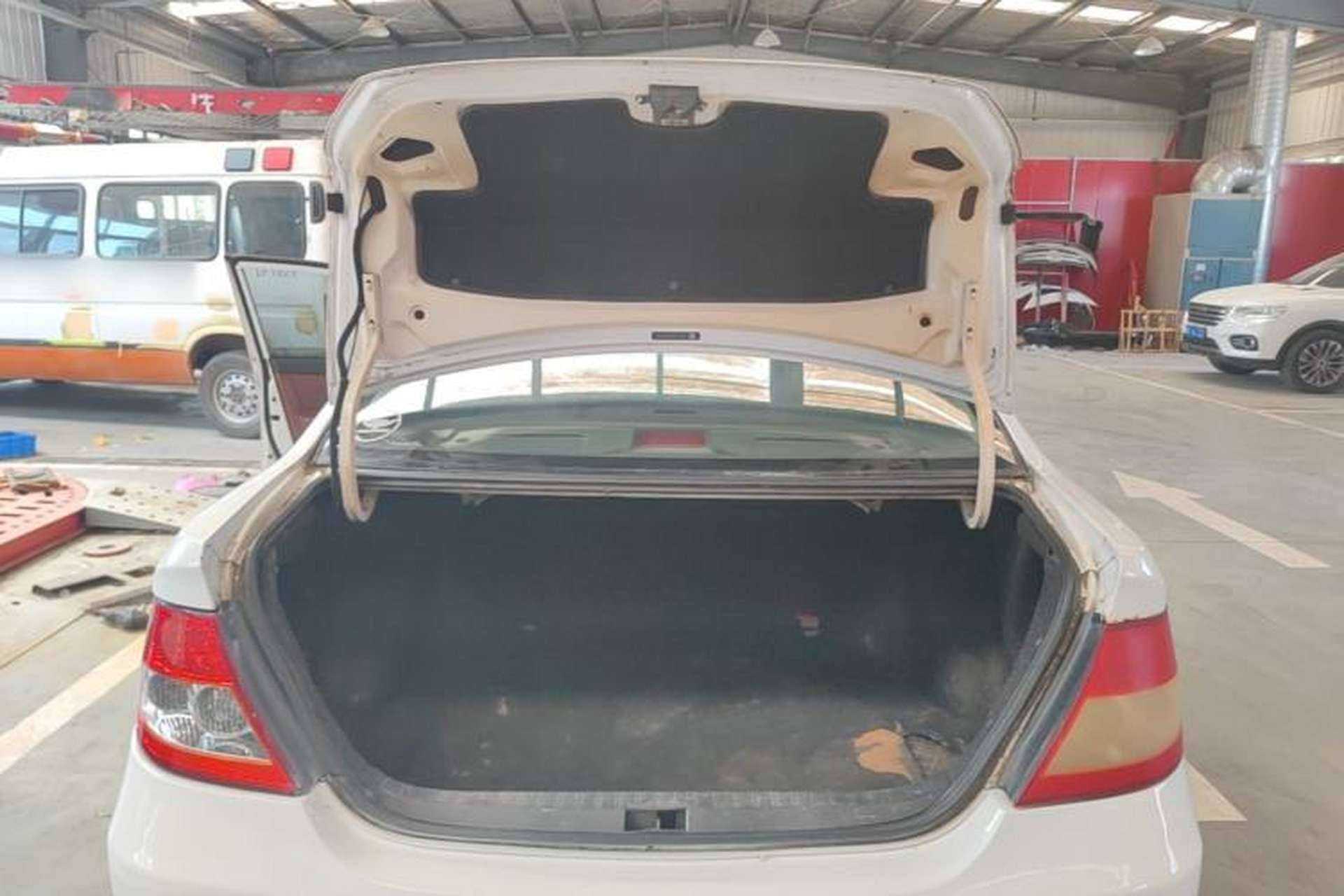Used BYD F3 2012 Energy-Saving Model 1.5L Manual Comfort Version Trunk