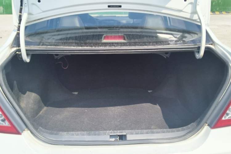 Used BYD F3 2012 Energy-Saving Model 1.5L Manual Comfort Version Trunk