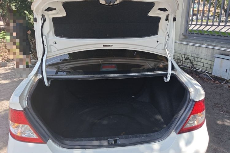 Used BYD F3 2012 Energy-Saving Model 1.5L Manual Comfort Version Trunk