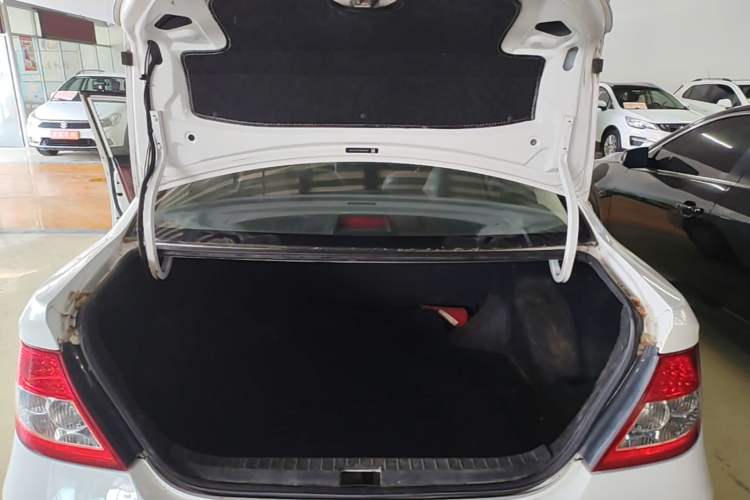 Used BYD F3 2012 Energy-Saving Model 1.5L Manual Comfort Version Trunk