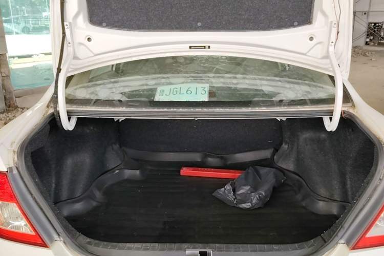 Used BYD F3 2012 Energy-Saving Model 1.5L Manual Comfort Version Trunk