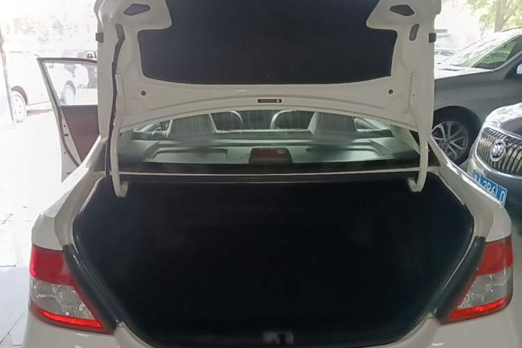 Used BYD F3 2012 Energy-Saving Edition 1.5L Manual Standard Model Trunk