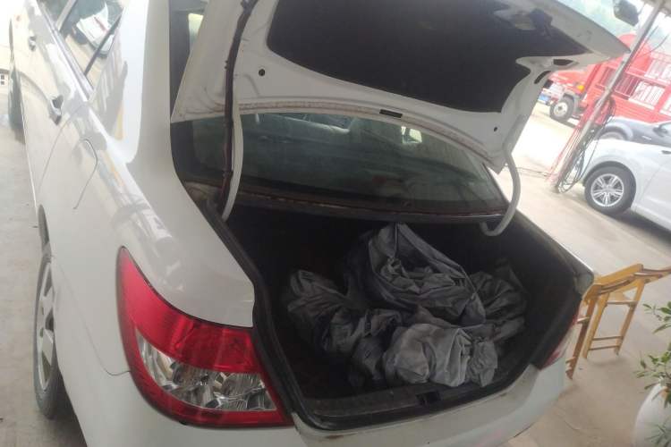 Used BYD F3 2012 Energy-Saving Model 1.5L Manual Comfort Version Trunk