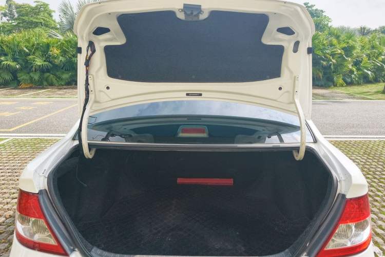 Used BYD F3 2012 Energy-Saving Model 1.5L Manual Comfort Version Trunk