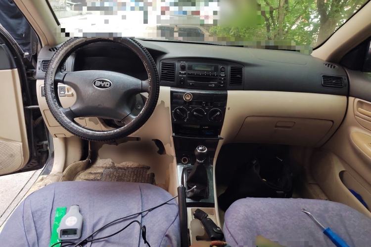 Used BYD F3 2013 Energy-Efficient Model 1.5L Manual Comfort Version Center Console