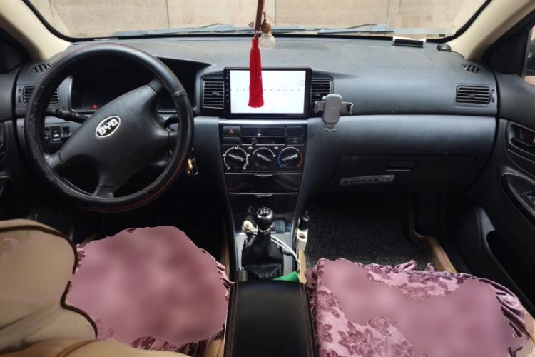 Used BYD F3 2013 Energy-Efficient Model 1.5L Manual Comfort Version Center Console