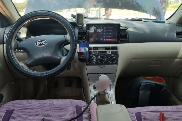 Used BYD F3 2013 Energy-Saving Edition 1.5L Manual Standard Model Center Console