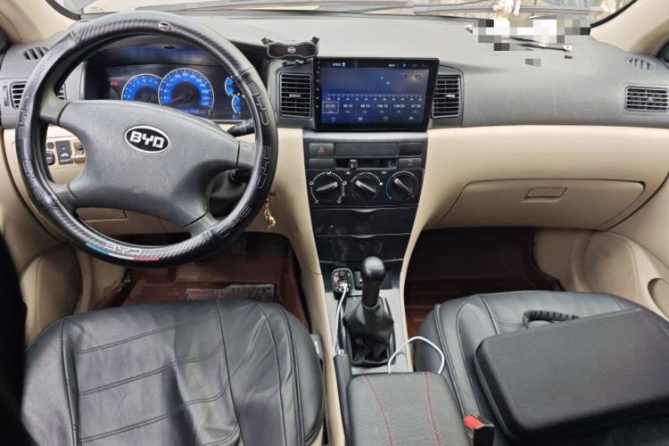 Used BYD F3 2013 1.5L Manual Comfort Model CNG Center Console