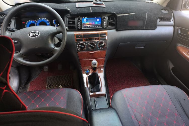 Used BYD F3 2013 Energy-Efficient Model 1.5L Manual Comfort Version Center Console
