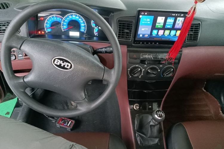 Used BYD F3 2013 Energy-Efficient Model 1.5L Manual Comfort Version Center Console