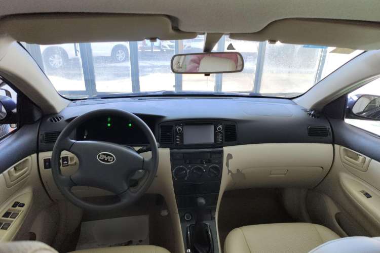 Used BYD F3 2013 Energy-Efficient Model 1.5L Manual Comfort Version Center Console
