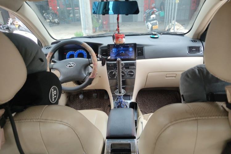 Used BYD F3 2013 Energy-Efficient Model 1.5L Manual Comfort Version Center Console