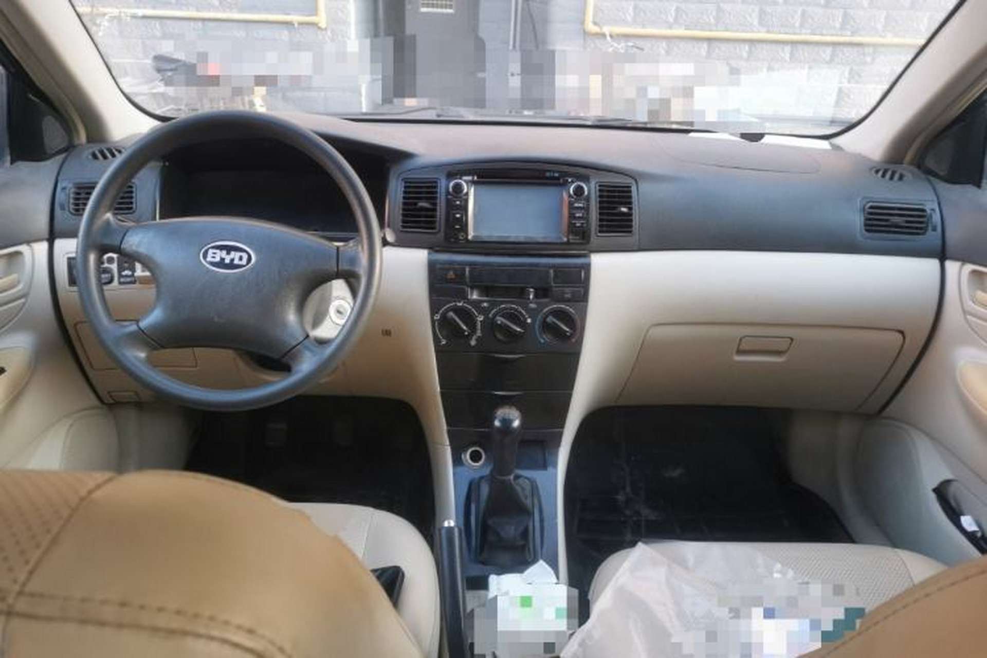 Used BYD F3 2013 Energy-Efficient Model 1.5L Manual Comfort Version Center Console