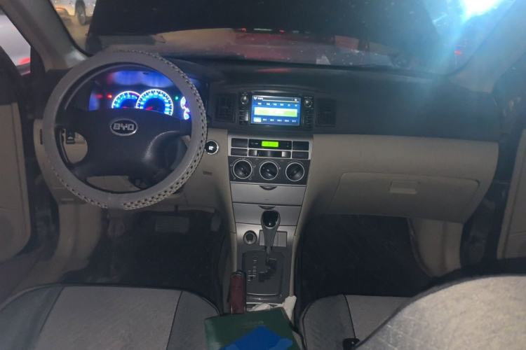 Used BYD F3 2013 1.5L Automatic Standard Edition Center Console