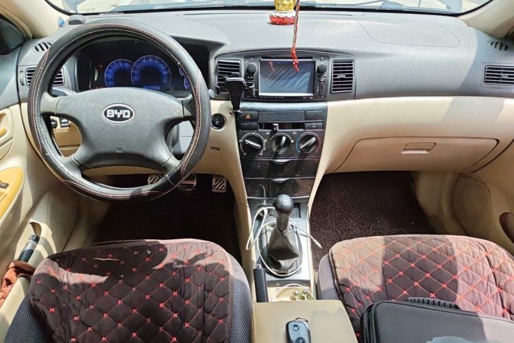 Used BYD F3 2013 Energy-Efficient Model 1.5L Manual Comfort Version Center Console