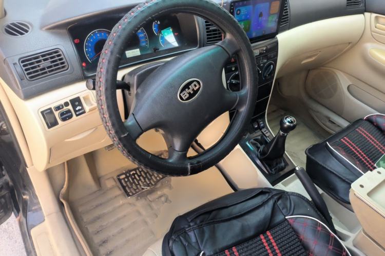 Used BYD F3 2013 Energy-Efficient Model 1.5L Manual Comfort Version Center Console