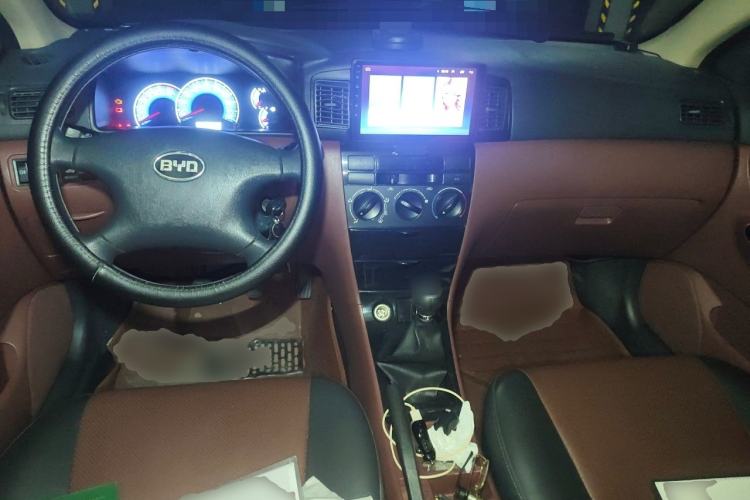 Used BYD F3 2013 Energy-Efficient Model 1.5L Manual Comfort Version Center Console