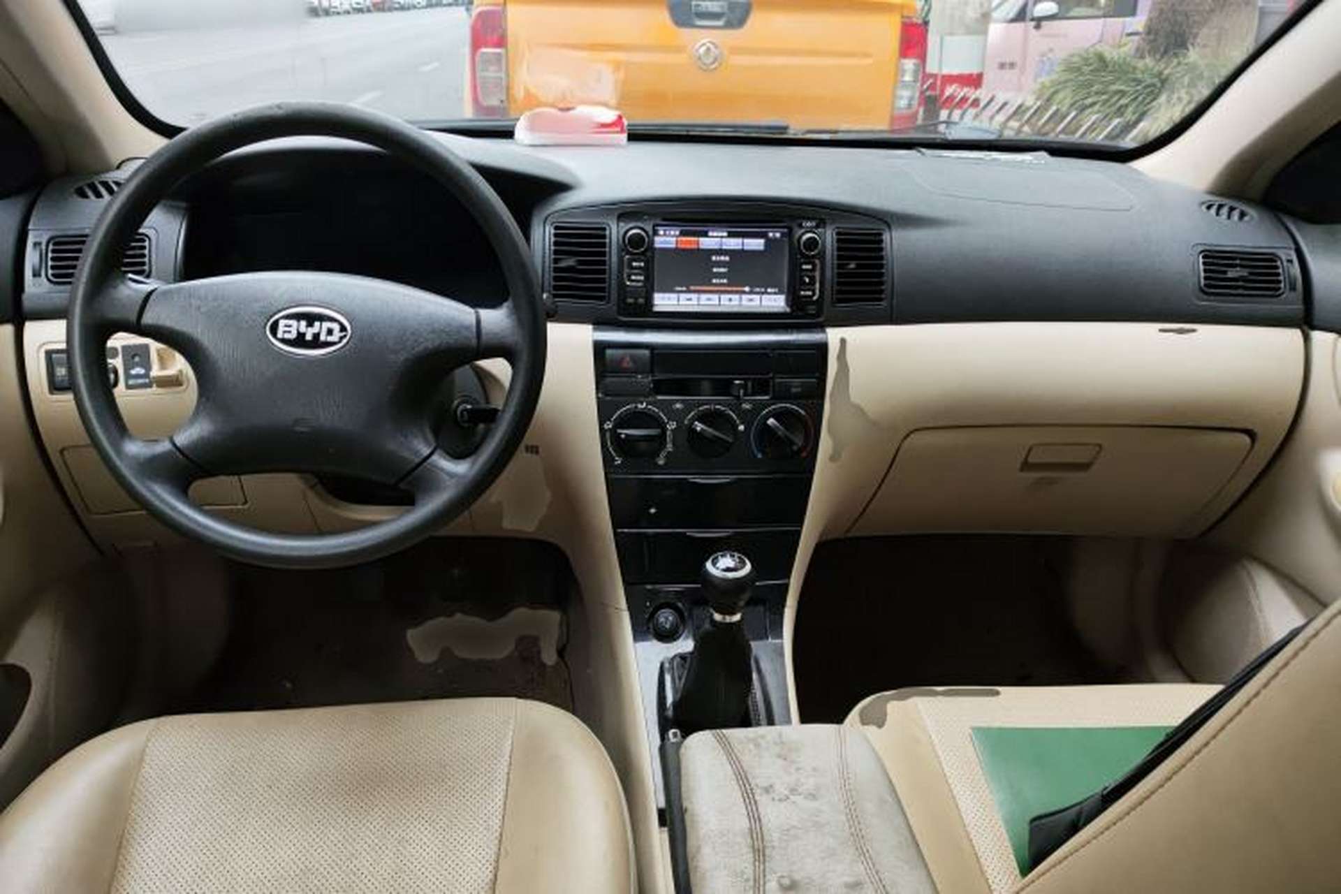 Used BYD F3 2013 Energy-Efficient Model 1.5L Manual Comfort Version Center Console