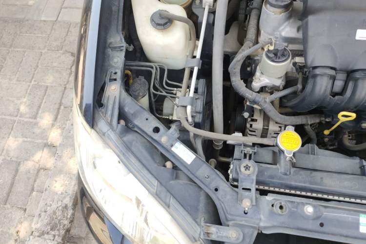 Used BYD F3 2013 Energy-Saving Edition 1.5L Manual Standard Model Engine Bay Right