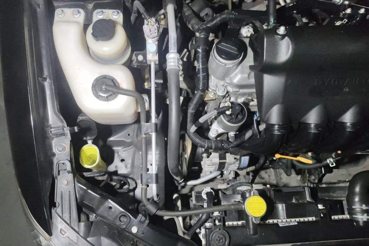Used BYD F3 2013 Energy-Efficient Model 1.5L Manual Comfort Version Engine Bay Right