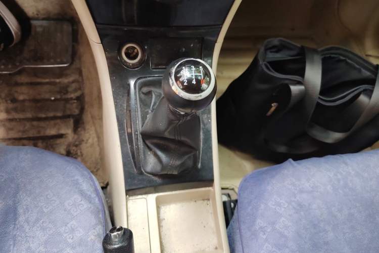 Used BYD F3 2013 Energy-Efficient Model 1.5L Manual Comfort Version Gear Lever
