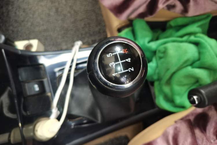 Used BYD F3 2013 Energy-Efficient Model 1.5L Manual Comfort Version Gear Lever