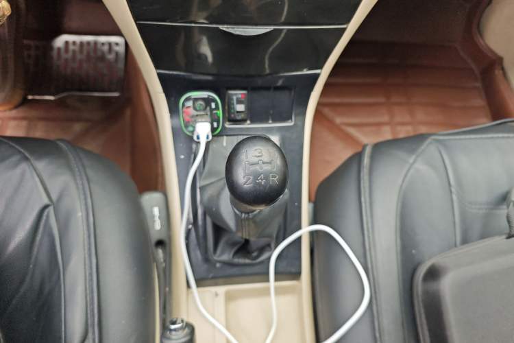 Used BYD F3 2013 1.5L Manual Comfort Model CNG Gear Lever