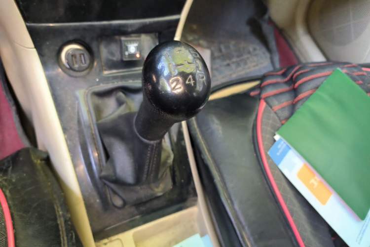 Used BYD F3 2013 Energy-Efficient Model 1.5L Manual Comfort Version Gear Lever