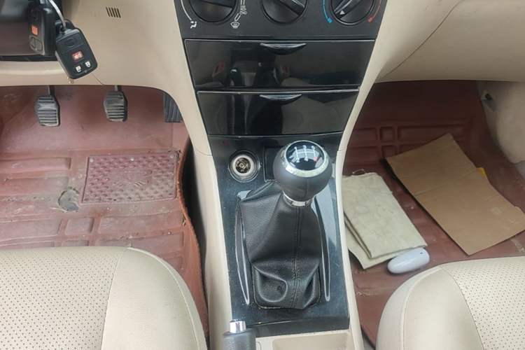 Used BYD F3 2013 Energy-Efficient Model 1.5L Manual Comfort Version Gear Lever
