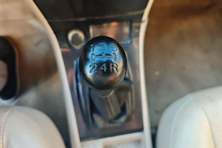 Used BYD F3 2013 Energy-Efficient Model 1.5L Manual Comfort Version Gear Lever