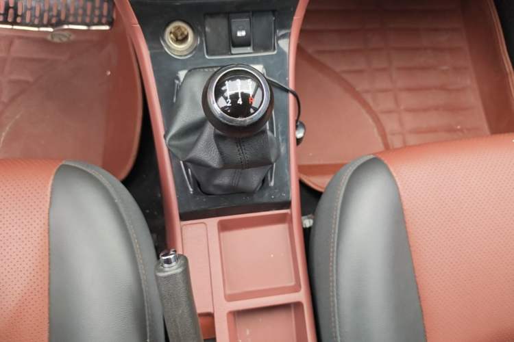 Used BYD F3 2013 Energy-Efficient Model 1.5L Manual Comfort Version Gear Lever