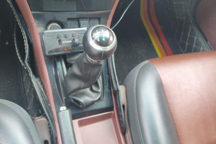 Used BYD F3 2013 Energy-Efficient Model 1.5L Manual Comfort Version Gear Lever