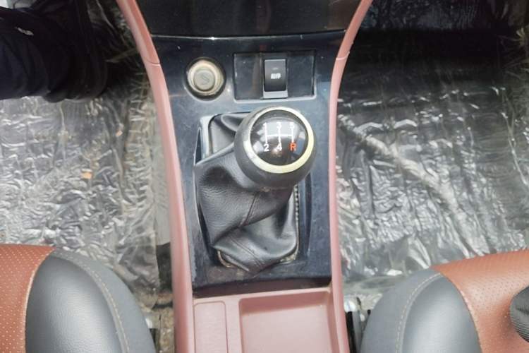 Used BYD F3 2013 Energy-Efficient Model 1.5L Manual Comfort Version Gear Lever