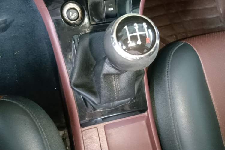 Used BYD F3 2013 Energy-Efficient Model 1.5L Manual Comfort Version Gear Lever