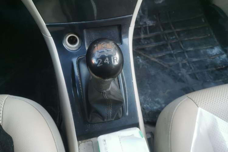 Used BYD F3 2013 Energy-Efficient Model 1.5L Manual Comfort Version Gear Lever
