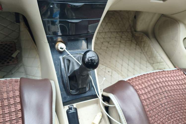 Used BYD F3 2013 Energy-Efficient Model 1.5L Manual Comfort Version Gear Lever